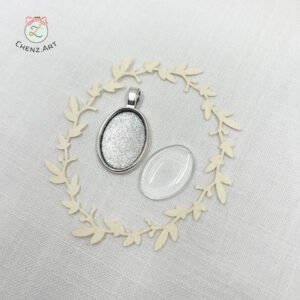 Oval Plain Frame Metallic Pendant