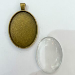 Oval Plain Frame Metallic Pendant